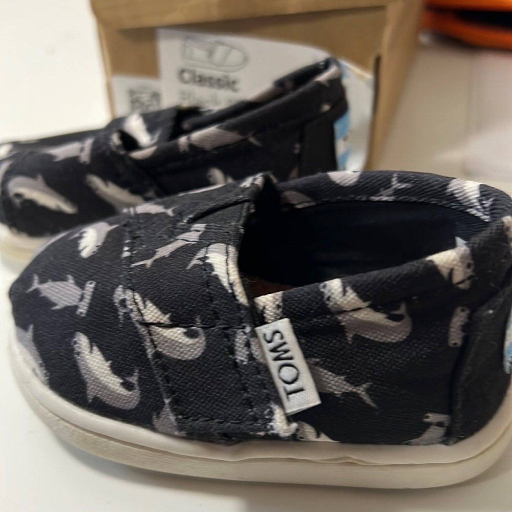 Baby Shark Toms